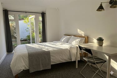 6 bed flat, Flat 1, 11 Meyrick Park Crescent, Charminster, Bournemouth, BH37AG - Image 9