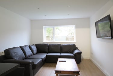 6 bed house, 162 Capstone Road, Springbourne, Bournemouth, BH88RT - Image 1