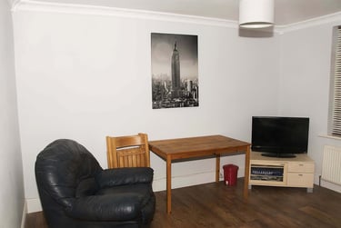 4 bed house, 45 Heather Road, Ensbury Park, Bournemouth, BH105EE - Image 2