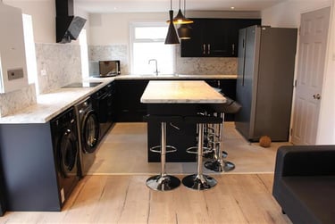 6 bed house, Winton, Ensbury Park, Bournemouth, BH91LZ - Image 1