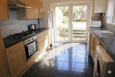 4 bed house, Charminster, Bournemouth, BH91JE - Image 2