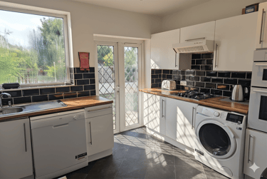 6 bed house, Winton, Bournemouth, BH92PD - Image 3