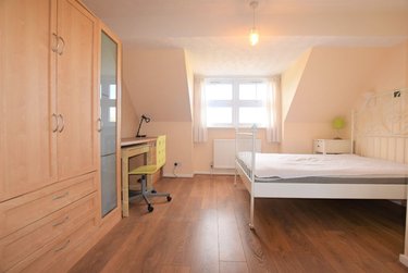 4 bed house, Henry Court, Wincheap, Canterbury, CT13PL - Image 1