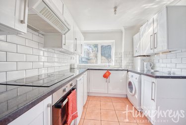 5 bed house, Mead Way, St Stephens, Canterbury, CT28BB - Image 3