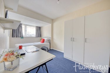 4 bed flat, Mead Way, St Stephens, Canterbury, CT28BB - Image 1