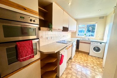 5 bed house, Kemsing Gardens, Hales Place, Canterbury, CT27RF - Image 3