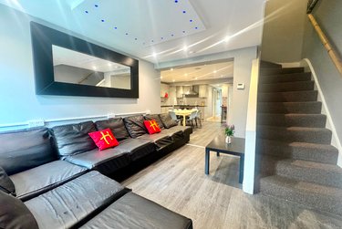 7 bed house, Tenterden Drive, Hales Place, Canterbury, CT27BJ - Image 1