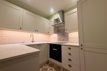 2 bed flat, 25A Palace Street, Christchurch, Canterbury, CT12DZ - Image 1