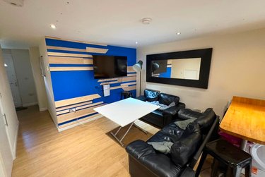5 bed house, Rhodaus Close, City Centre, Canterbury, CT12RE - Image 1