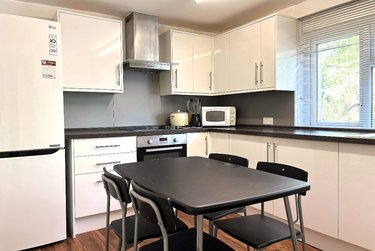 3 bed flat, Long Meadow Way, Hales Place, Canterbury, CT27DG - Image 1