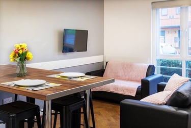 Large Two-bed Apartment at Raleigh Park, Faraday Road, Dunkirk, Nottingham, NG72AZ - Image 3