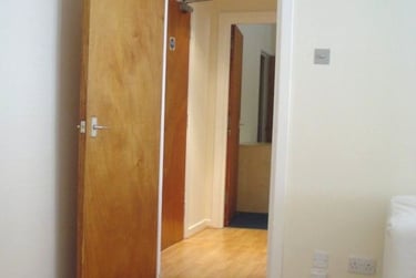 1 bed flat, Ely Road, Llandaff, Cardiff, CF52JF - Image 4