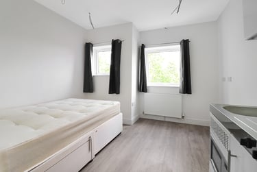 1 bed studio, 25A London Road, Headington, Oxford, OX37RE - Image 1