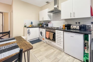 2 bed flat, a London Road, Headington, Oxford, OX37RE - Image 1