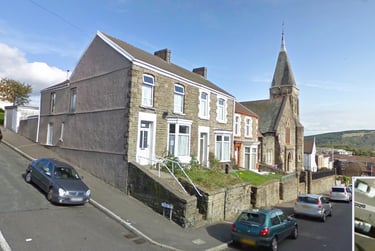 2 bed flat, Stepney Street, Mount Pleasant, Swansea, SA58BD - Image 1