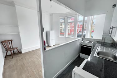 1 bed flat, Major Road, Canton, Cardiff, CF51PF - Image 3