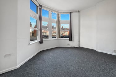 2 bed flat, Newport Road, Roath, Cardiff, CF241RS - Image 2