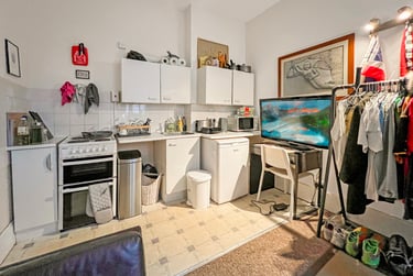 1 bed flat, St John Street, City Centre, Oxford, OX12LQ - Image 1