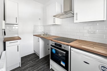 1 bed studio, Newport Road, Adamstown, Cardiff, CF241AG - Image 2