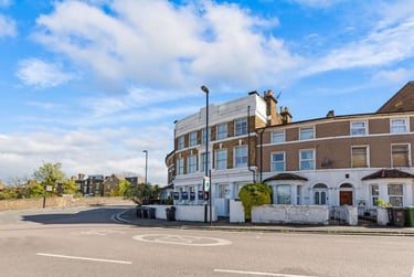 1 bed studio, Courthill Road, Hither Green, London, SE136DW - Image 2