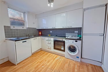 2 bed flat, Courthill Road, Hither Green, London, SE136DW - Image 3