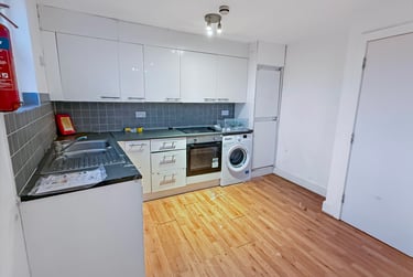 2 bed flat, Courthill Road, Hither Green, London, SE136DW - Image 5