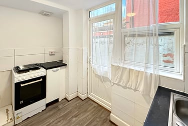 3 bed flat, Tubbs Road, Harlesden, London, NW104RE - Image 5