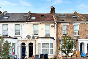 3 bed flat, Tubbs Road, Harlesden, London, NW104RE - Image 1