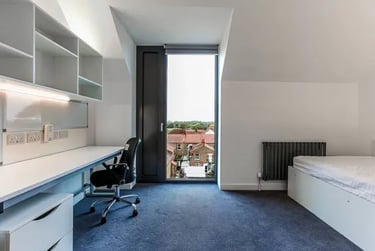 Deluxe Studio - Image 2