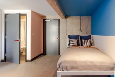 The Bigger Balcony Room - Image 2