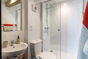 The Big Park Hill Room 2-Bed Apartment - Image 3