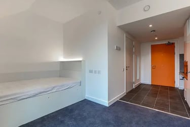 Deluxe Studio - Image 6