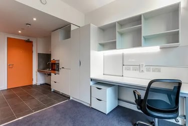 Deluxe Studio - Image 4