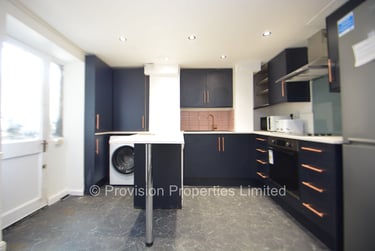 6 bed house, Manor Drive, Hyde Park, Leeds, LS61DD - Image 2