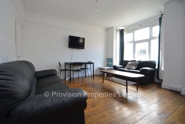 6 bed house, Manor Drive, Hyde Park, Leeds, LS61DD - Image 1