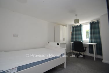 6 bed house, Manor Drive, Hyde Park, Leeds, LS61DD - Image 5