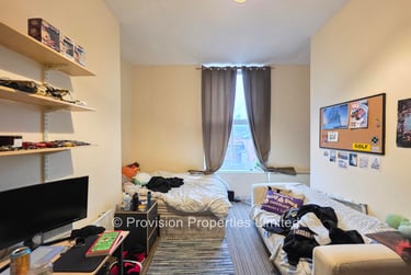 1 bed flat, Moorland Road, Hyde Park, Leeds, LS61AL - Image 1
