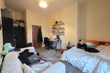 1 bed flat, Moorland Road, Hyde Park, Leeds, LS61AL - Image 2