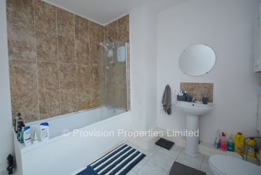 4 bed house, Delph Mount, Rampart Road, Leeds, LS62HS - Image 3