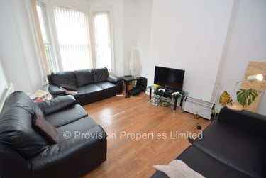 4 bed house, Delph Mount, Rampart Road, Leeds, LS62HS - Image 1