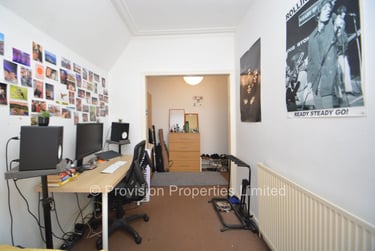 4 bed house, Delph Mount, Rampart Road, Leeds, LS62HS - Image 5