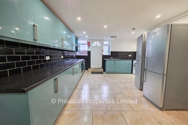 6 bed house, Cardigan Lane, Burley, Leeds, LS42LN - Image 2