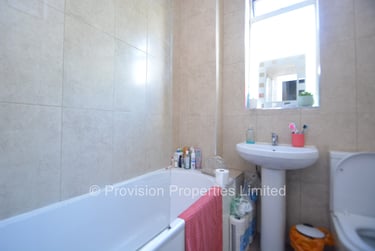 8 bed house, Chestnut Avenue, Hyde Park, Leeds, LS61AZ - Image 10