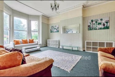 9 bed house, Belle Vue Road, Hyde Park, Leeds, LS61AL - Image 1