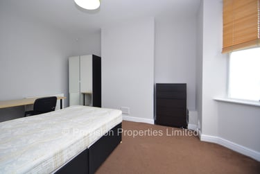 6 bed house, Ridgeway Terrace, Rampart Road, Leeds, LS62HU - Image 3