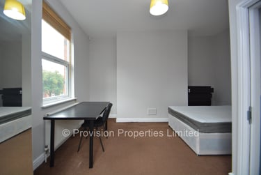 6 bed house, Ridgeway Terrace, Rampart Road, Leeds, LS62HU - Image 6