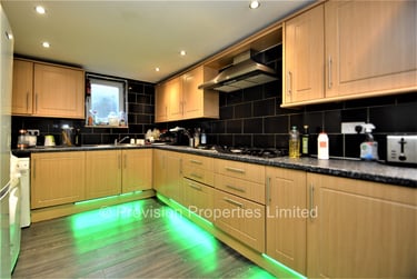 8 bed house, Mayville Avenue, Burley, Leeds, LS61NQ - Image 3