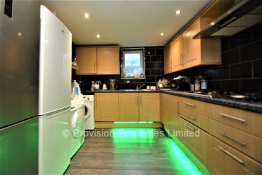 8 bed house, Mayville Avenue, Burley, Leeds, LS61NQ - Image 4