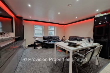 4 bed flat, North Grange Road, Headingley, Leeds, LS62BR - Image 1