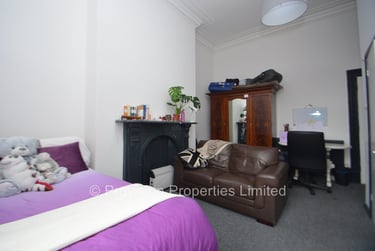 1 bed flat, Moorland Road, Hyde Park, Leeds, LS61AL - Image 2